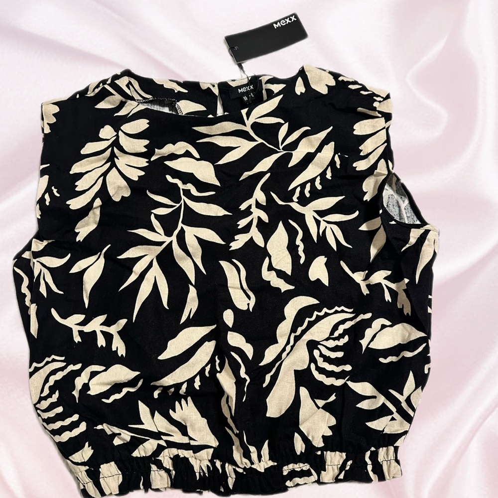Mexx Black and Cream Botanical Blouse
NWT